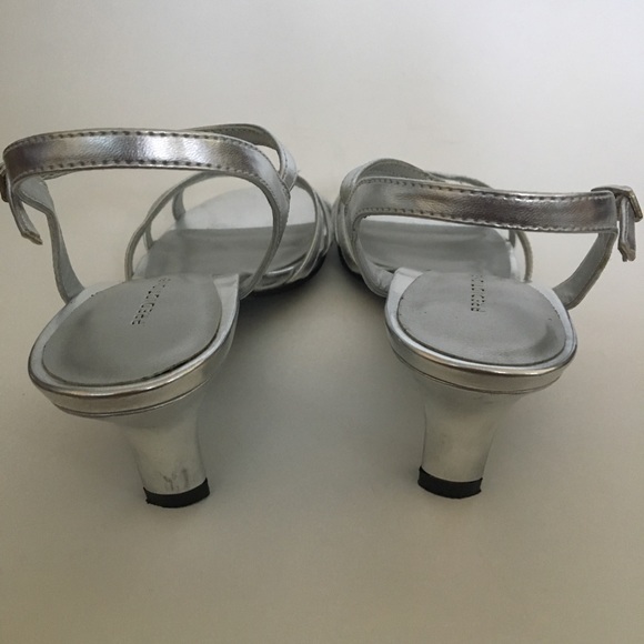 Predictions Size 7.5 Strappy Silver Heel - Picture 3 of 7